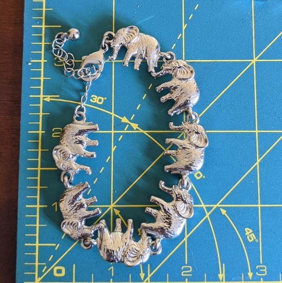 Elephant Necklace and Bracelet Set in Silver Tone - Picture 7 of 8